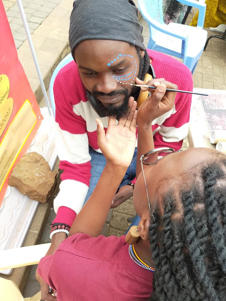 AffordableArtKE's tweet photo. .@allanjumaa having his face painted by @janicecreatives - such talent.

Here at the the @MuseumSociety sale. The event continues tomorrow - opening at 10am. Loads of fun activities. Books, art and fun. https://t.co/ScSQThuIqp