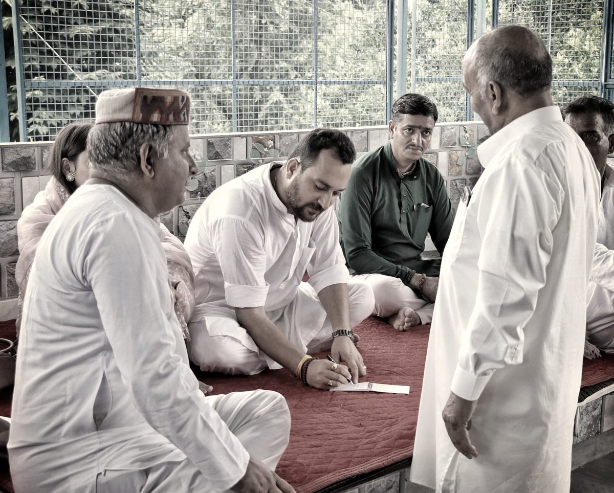 आज नेरी पंचायत में कार्यक्रम के दौरान अपनों के साथ।

हर हर महादेव 🙏🙏

#AshishForHamirpur #आशीष_हमीरपुर 
#AshishSharma #AshishSharmaHamirpur #Hamirpur #HamirpurVidhansabha #हमीरपुर #हमीरपुर_विधानसभा  #हिमाचलप्रदेश #HimachalPradesh #आशीषहमीरपुर #आशीष_शर्मा