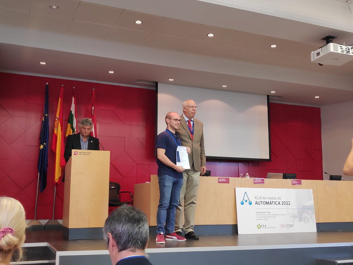 GrupoVisilab's tweet photo. Nuestro investigador Alberto Velasco recoge el Premio al mejor artículo del Grupo Temático de Visión por Computador de @CEAutomatica https://t.co/ISHUqR29Fz