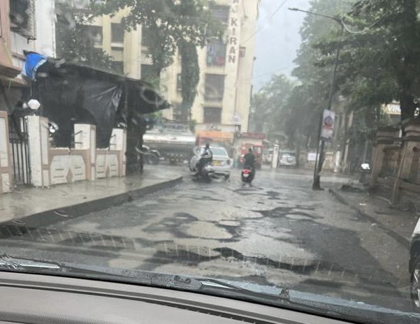 MNCDFbombay's tweet photo. Mumbai roads : why are they in pathetic state year on year?
Check out this Article on civic media platform @citizenmatters by MNCDF co-convener @resh1978. This speaks about reality behind the sad state of Mumbai roads &amp; what can citizens do to improve it?
https://t.co/EOEoZWpuCC https://t.co/p3JcXAaUrf