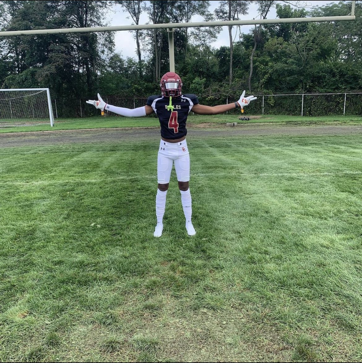 Juan2Nice's tweet photo. My lil bro @Payne_John4 will get offered tonight with his performance! Serra vs Wash High  @wpialsportsnews @WPIAL_Blitz @210ths #SerraD #DBU #Check4 https://t.co/1Pfe1id25w