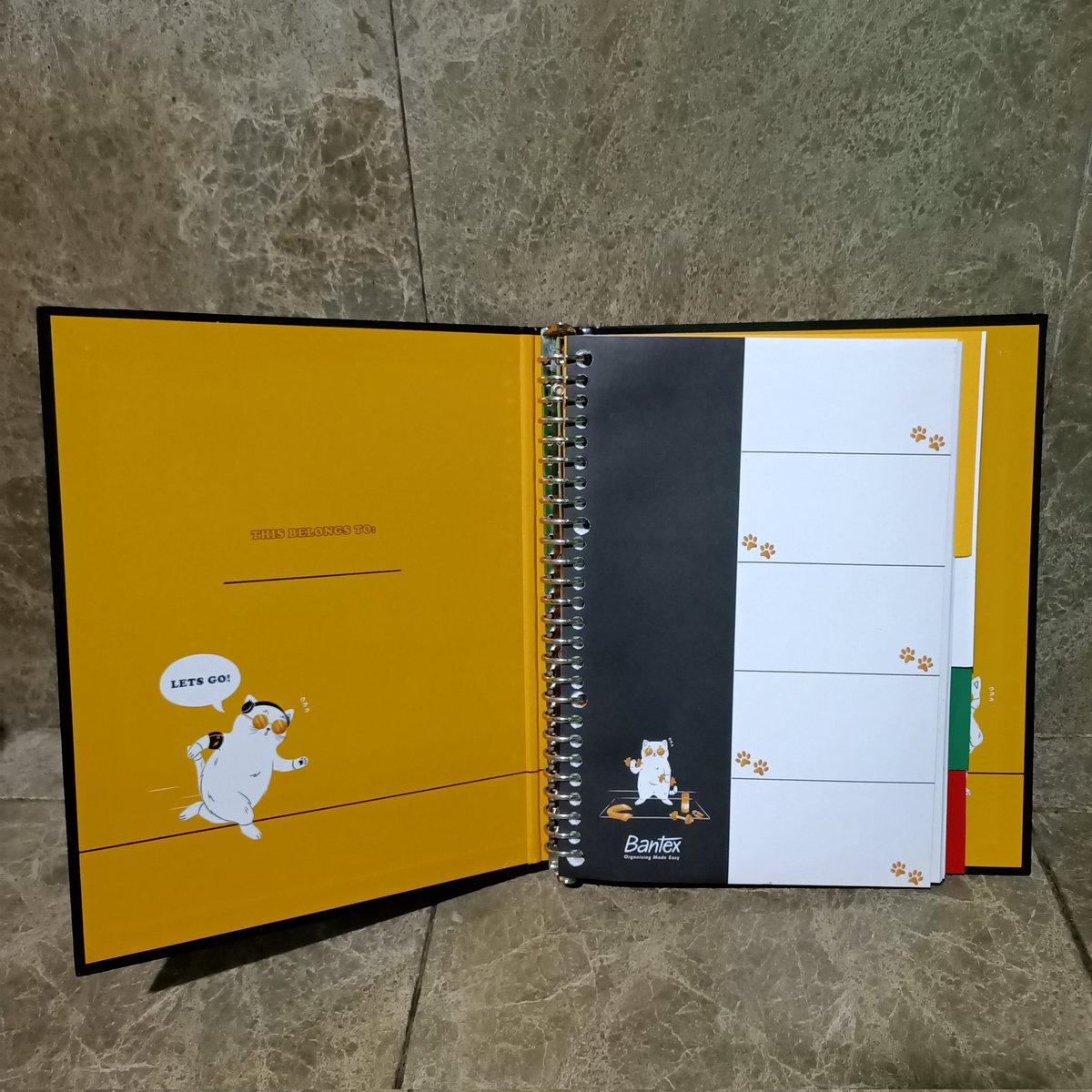 624journey's tweet photo. WTS/WANT TO SELL/DIJUAL
(PRELOVED)

✨ Bantex Binder Fancy - Exercise Cat ✨
•B5
•26 Ring
• Terdiri dari divider 5 warna, bantex loose leaf paper (80 gsm) dan tambahan loose leaf line vos 

✅ Gratis ongkir
📍Kab. Tangerang
💸 Harga beli=80k 
 ❗Harga jual=50k❗

#zonauang https://t.co/jB5ccHwAha