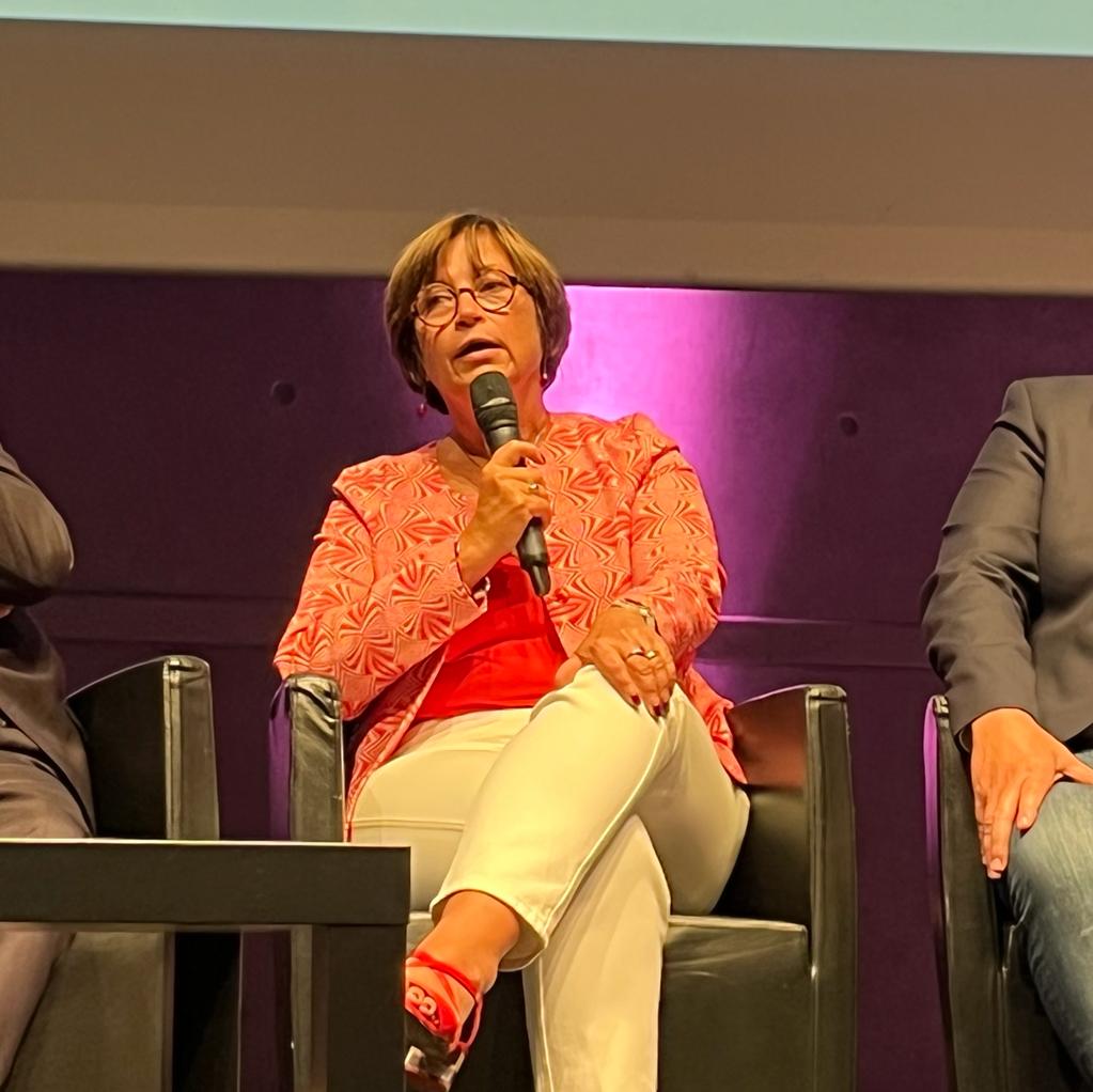 UDI_off's tweet photo. « Pour développer le service public, il faut faire preuve d’inventivité ! Face aux fermetures de palais de justice, le développement d’audiences foraines itinérantes est une solution d’avenir. » @verienparent #ReimsUDI 🟣 https://t.co/KSiWxzuHui