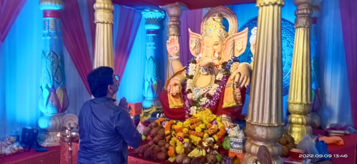 RavindraWaikar's tweet photo. गणपती उत्सव अनंत चतुर्थी शेवटच्या दिवशी देखिल घेतले कार्यसम्राट आमदार रविंद्र वायकर यांनी जोगेश्वरीतील गणरायांचे दर्शन... https://t.co/typBbEP3kC