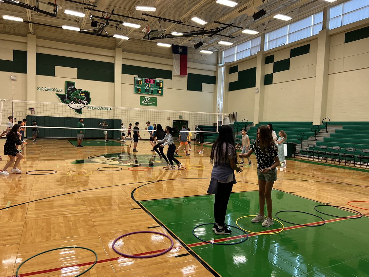 Coach_SRogers's tweet image. Rock Paper Scissors competition #PhysicalEducation #GetActive #MovingCanBeFun #InspireExcellence #CarrollMadeStrong #PictureDay