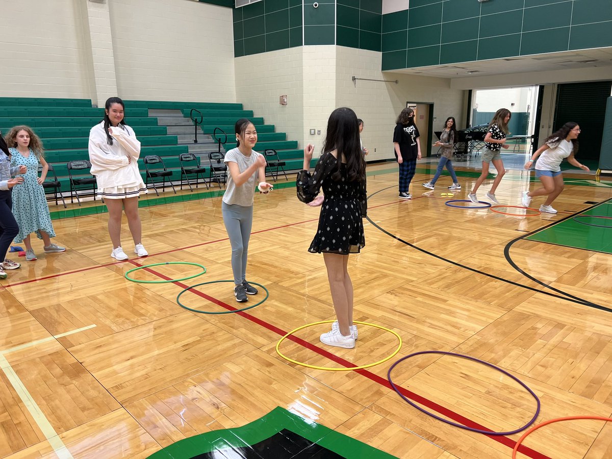 Coach_SRogers's tweet image. Rock Paper Scissors competition #PhysicalEducation #GetActive #MovingCanBeFun #InspireExcellence #CarrollMadeStrong #PictureDay