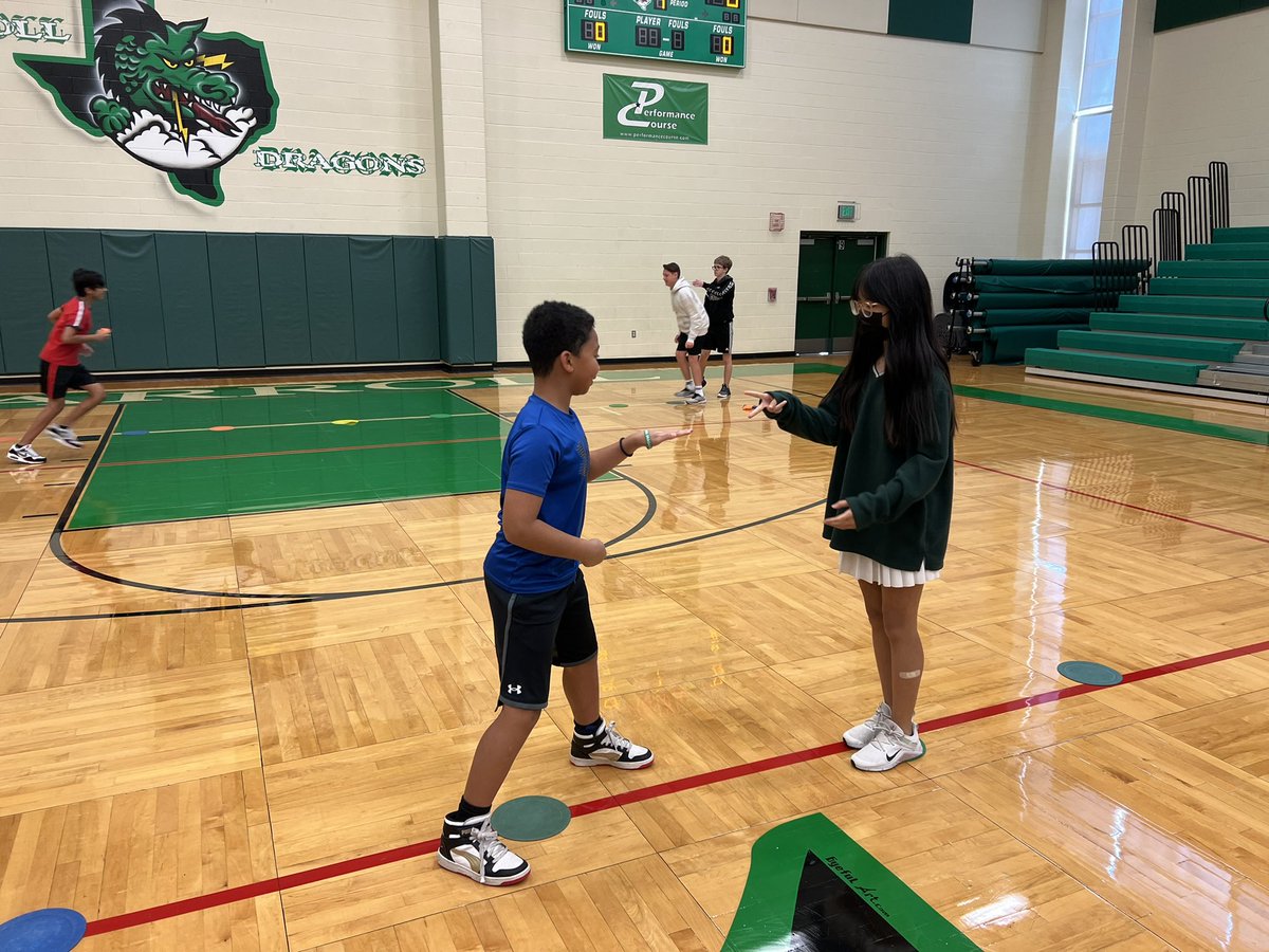 Coach_SRogers's tweet image. Rock Paper Scissors competition #PhysicalEducation #GetActive #MovingCanBeFun #InspireExcellence #CarrollMadeStrong #PictureDay