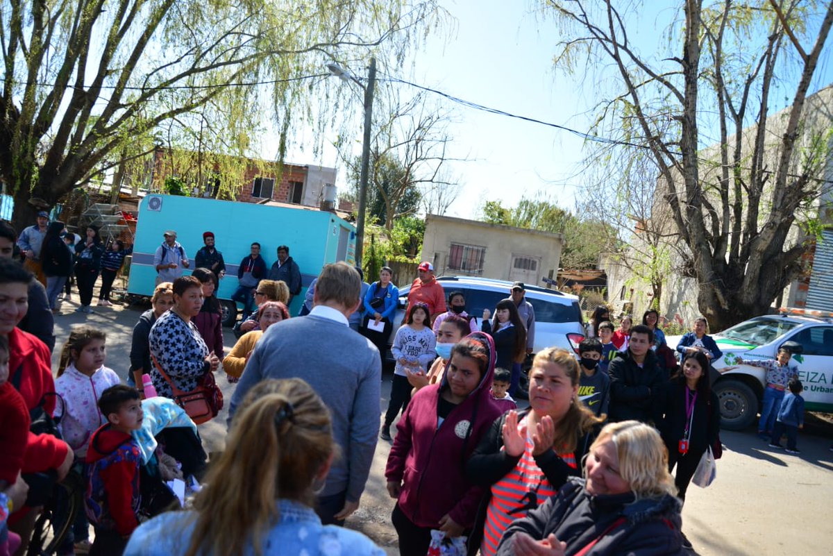 SutcapraOk's tweet photo. Las actividades tuvieron lugar en la localidad Carlos Spegazzini. Hubo atención oftalmológica, odontológica y prótesis dentales, medicina clínica y pedriátrica y campaña de vacunación. #SUTCAPRA #Ezeiza https://t.co/BwIFFMWWR5