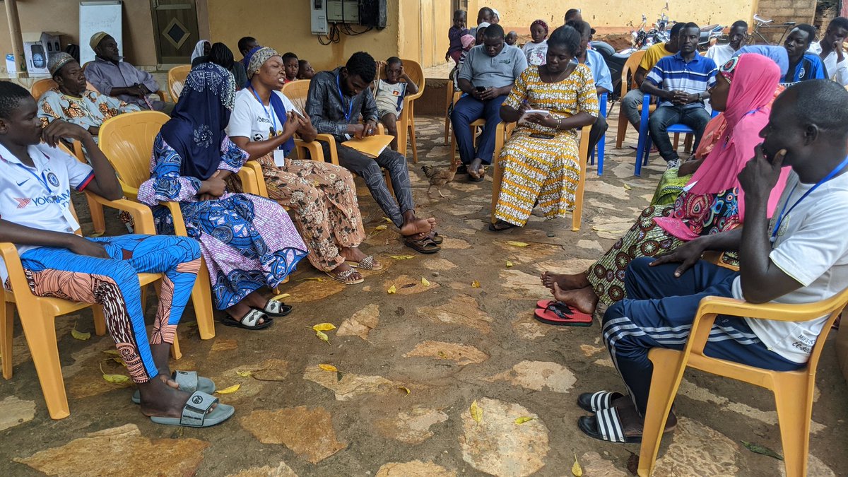 NadegeBoumogue's tweet photo. Après la phase de formation, nous poursuivons nos activités sur le projet #PFPE_ESC du #CAJS avec les causeries communautaires et mise en place des comités de sensibilisation en ESC/SSR dans les trois communes d'#Assoli
Merci @Devbase_Tg @UNFPA_TOGO #TgTwittos https://t.co/MVFRy6IMJq