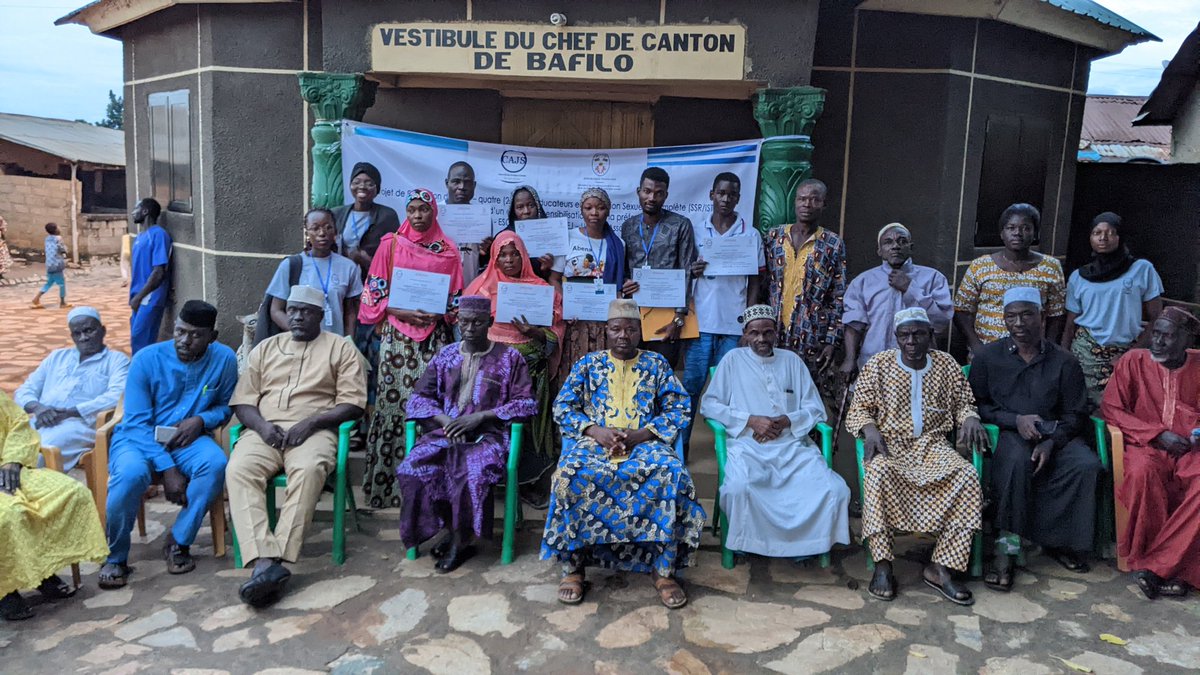 NadegeBoumogue's tweet photo. Après la phase de formation, nous poursuivons nos activités sur le projet #PFPE_ESC du #CAJS avec les causeries communautaires et mise en place des comités de sensibilisation en ESC/SSR dans les trois communes d'#Assoli
Merci @Devbase_Tg @UNFPA_TOGO #TgTwittos https://t.co/MVFRy6IMJq