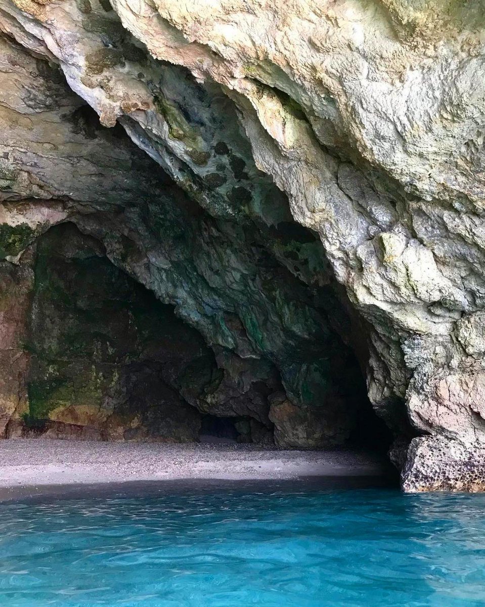 Encara som a temps de gaudir de l’estiu a les aigües transparents de L’Hospitalet de l’Infant i la Vall de Llors. Fotos a Instagram: @efefrts 

#hospitaletdelinfant #costadaurada #catalunyaexperience #descobreixcatalunya #marimuntanya #natura #aigüestransparents