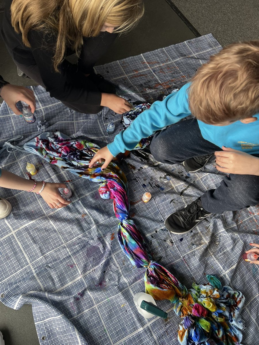 EmsleyMiss's tweet photo. 🌈 Tie-Dye 🎨

Today during class together time, the P7s helped tie dye a canopy that will be used in our class calm corner. 

We hope to make it an inviting space that everyone can use.💙 https://t.co/XSgDxR05fe