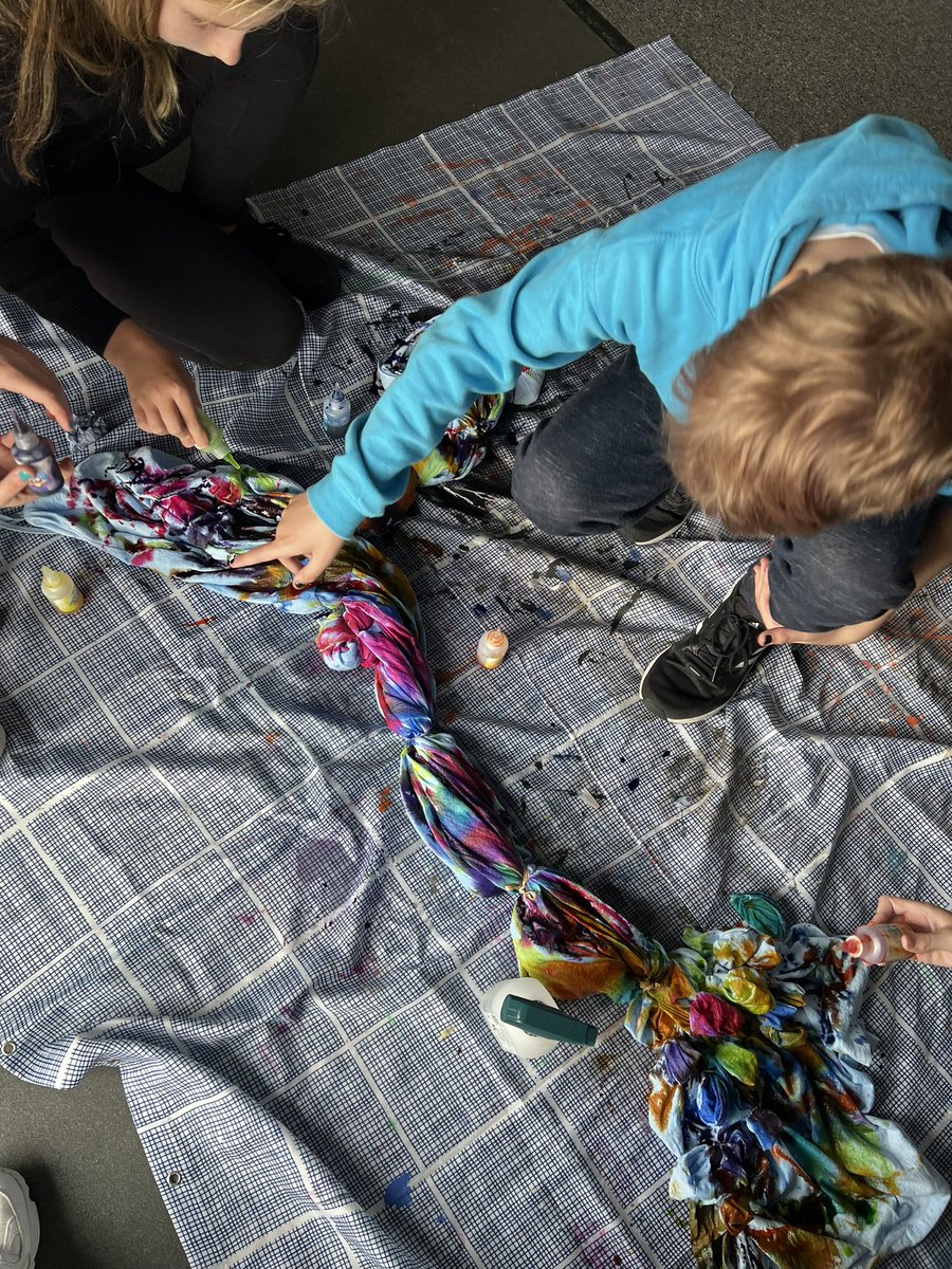 EmsleyMiss's tweet photo. 🌈 Tie-Dye 🎨

Today during class together time, the P7s helped tie dye a canopy that will be used in our class calm corner. 

We hope to make it an inviting space that everyone can use.💙 https://t.co/XSgDxR05fe