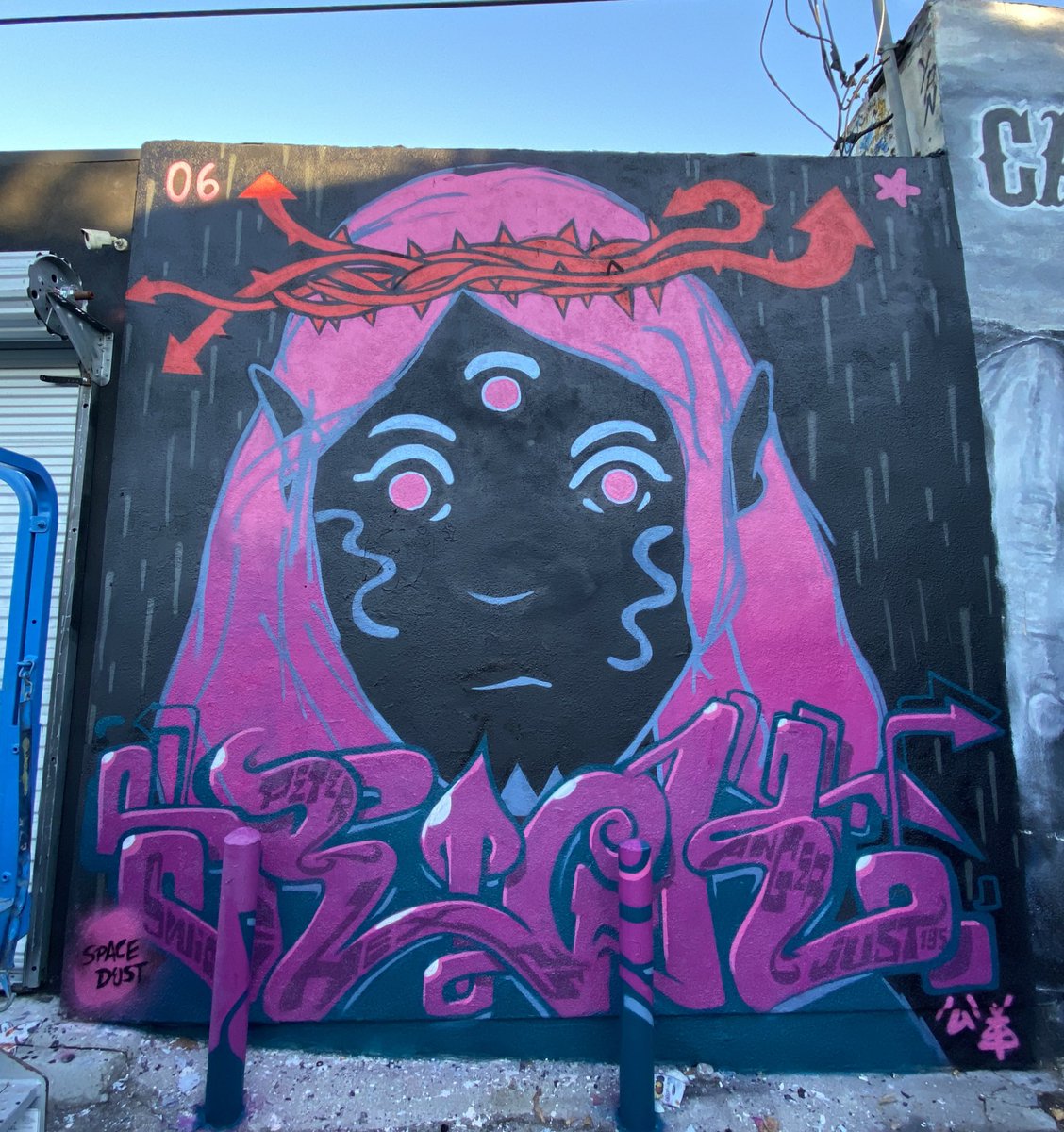 Swickie's tweet image. gm from the @Ghxsts x @SpaceDustHQ mural on Melrose &amp;amp; North Vista in Los Angeles 

@_richuno_ 🤝 @GxngYxngNFT

🖤 @dingalingts 🖤 demxn 06 🖤