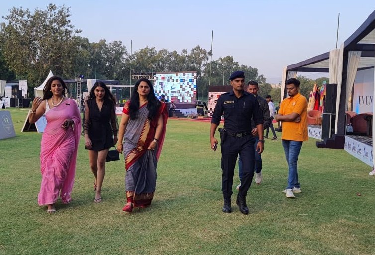 SunitaDuggal7's tweet photo. Glad to attend the inauguration of Event Daddy presenting AECL S4 along with MP Sh. @HarishD_BJP Ji at Ball Park, Gurgaon. Proud to see a match between blind girls and celebrities like Millind Gaba, Dilbagh Singh and more.
Wish #AECL all good wishes to have a great season ahead. https://t.co/LquVUtpWjQ