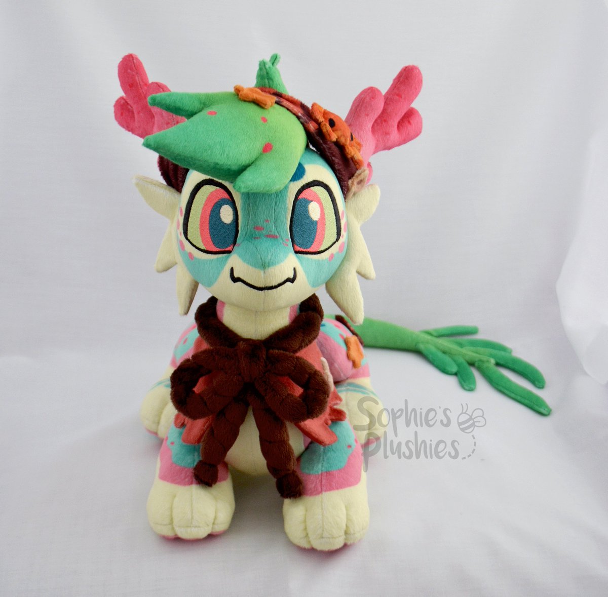 SophiesPlushies's tweet image. Finished photos for Luca! 🪸

I loved working on this one, he&apos;s made almost completely with Spoonflower&apos;s printed minky fabric (aside from the rope). The shawl is removable with velcro. #plush #plushie