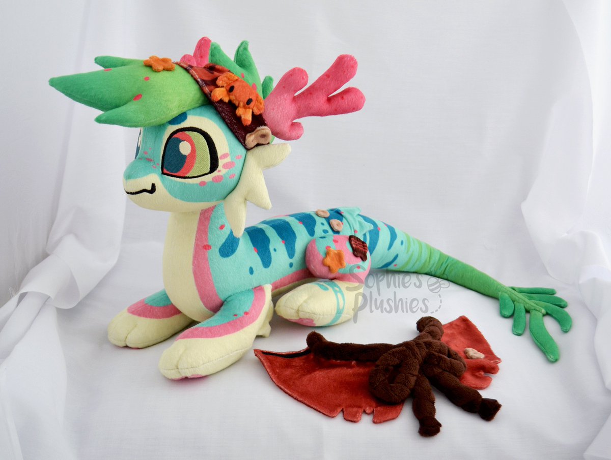 SophiesPlushies's tweet image. Finished photos for Luca! 🪸

I loved working on this one, he&apos;s made almost completely with Spoonflower&apos;s printed minky fabric (aside from the rope). The shawl is removable with velcro. #plush #plushie