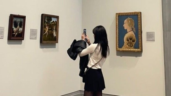 visit galleries by yourself.