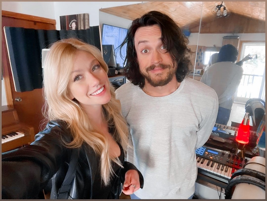 📸 New : Kat via her ig-story and Twitter 🌻

<a href="/Kat_McNamara/">Katherine McNamara</a> ♥️