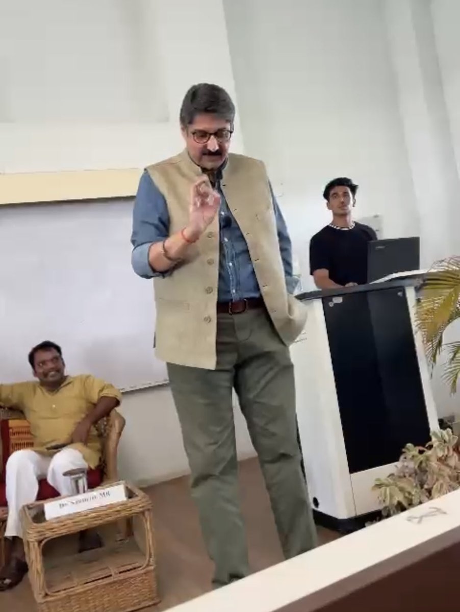 HardiSpeaks's tweet photo. Totally energised after a vibrant interaction with the brilliant young minds of Tata Institute of Social Sciences - Guwahati Off Campus. Broke the ice with the theme : ‘Not Me, Let’s Talk About You’. https://t.co/TwGkIffaGq