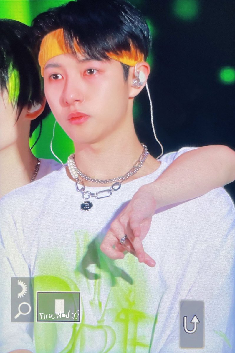 firstblood0323's tweet photo. 220909 💧🤲🏻

#RENJUN #런쥔 #仁俊 #NCT #NCTDREAM https://t.co/AuO6SfOQDf