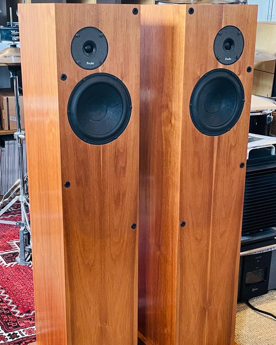 Midlandaudiox's tweet photo. Totally refurbished a pair of @proacspeakers #response2.5 seriously of of my favourite speakers ever made £799 collection only @midlandaudiox #belbroughton #worcestershire https://t.co/GYpyvDeCb7
