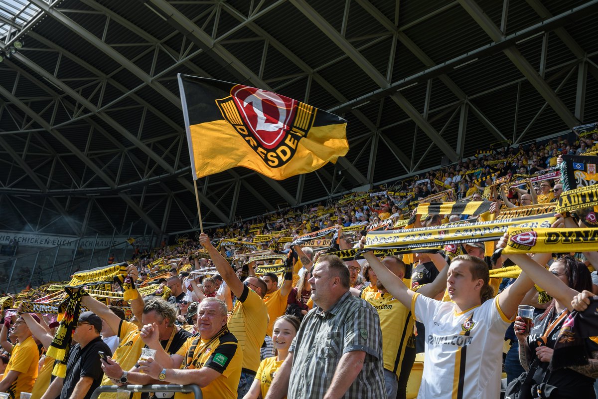 DynamoDresden's tweet photo. Die SGD gastiert am Sonntag beim @MSVDuisburg. ⚽ Alles, was Dynamo-Fans für die Auswärtspartie am 8. Spieltag der laufenden Drittligasaison wissen müssen, gibt's nun kompakt zusammengefasst in der #Faninfo. 🖤💛👉🏼 https://t.co/kYEavufzPH #MSVSGD #sgd1953 https://t.co/d1z18dXYZx