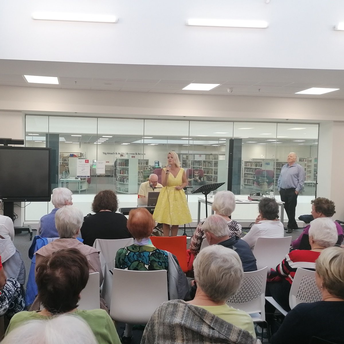 corkcitylibrary's tweet photo. Singing in the Rain ☂☂☂

Down Memory Lane returned to Douglas Library last week. No amount of rain could keep the audience away. Linda Kenny, Alf McCarthy and Maurice Healy serenaded a packed house with a magical morning of music. 

#DouglasLibrary #AgeFriendlyLibraries https://t.co/AcJzLi4u6M
