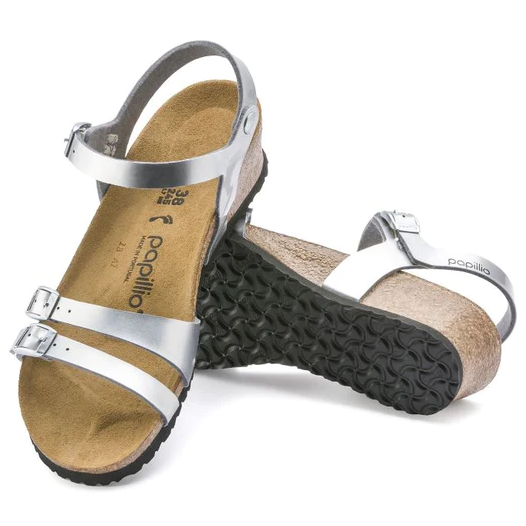 BirkenstockHi's tweet photo. A pearlescent sheen gives the surface of the high-quality Birko-Flor® material an elegant appearance. 

Buy Birkenstock Lana Metallic Silver 👉https://t.co/Ej5KRrisTG

#onlineshopping #ClassicSandals #birkenstocksale #BIRKENSTOCK #women #NaturallyBirkenstock #footwear #shoestyle https://t.co/mKTOmGwLxY