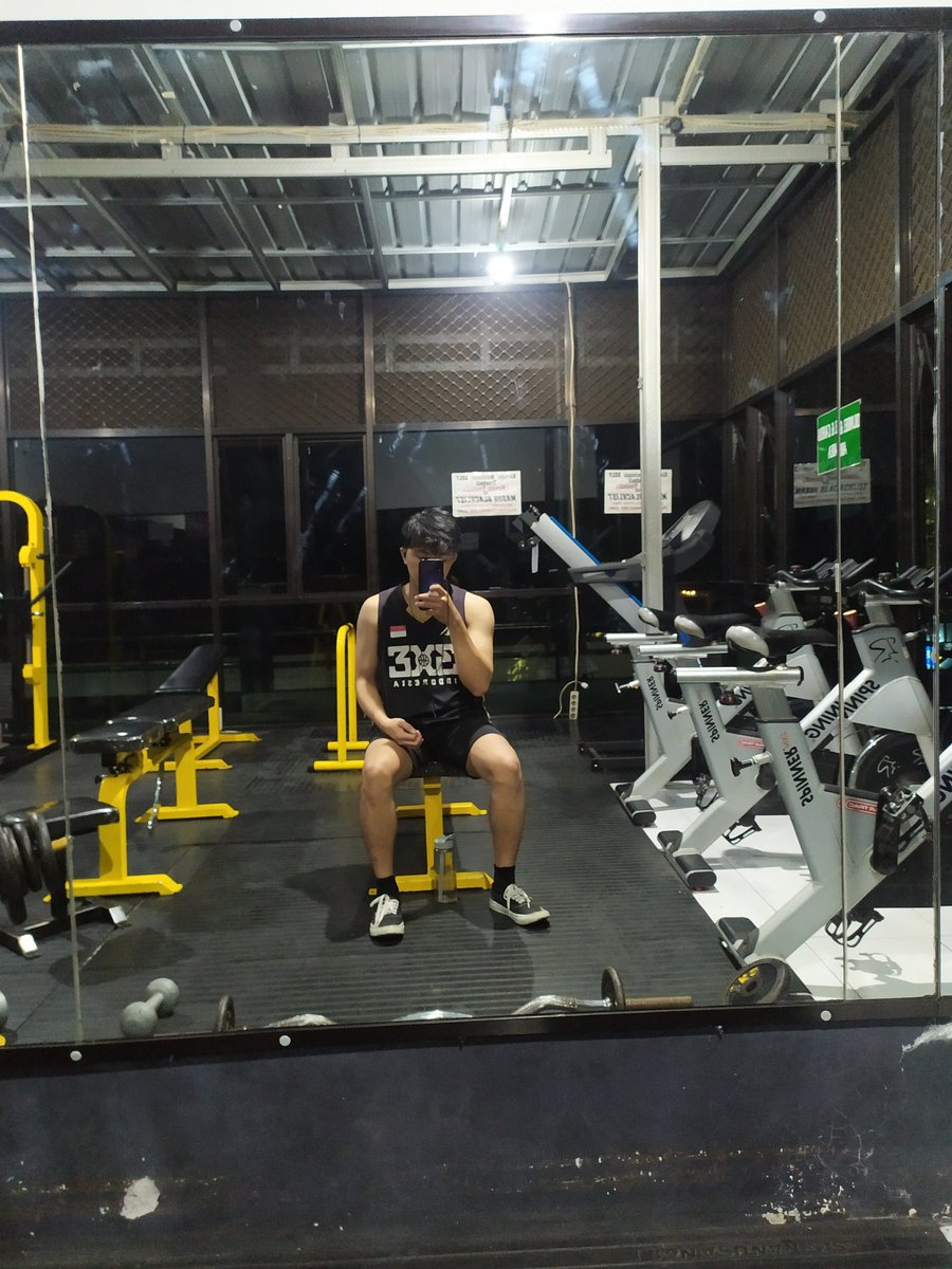 charisious's tweet image. 