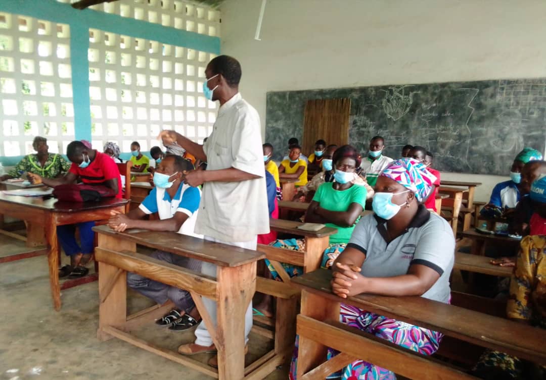 DefisDev_2D's tweet photo. «Journée de l'égalité de genre» à l'endroit des parents, des leaders communautaires, traditionnels et religieux de Kpawa, ce 1er Septembre 2022.

Une journée organisée par @DefisDev_2D en collaboration avec le Club Espoir de Kpawa

#PlanInternational #ASDI #ClubEspoirdeKpawa https://t.co/ZYPTRDkYrW
