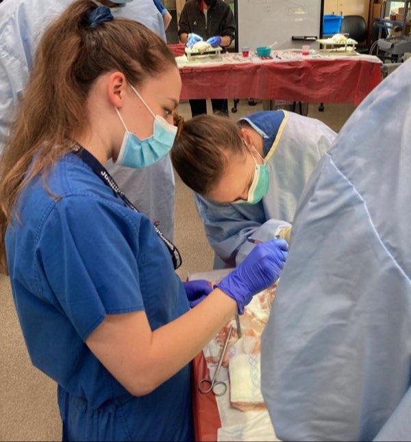 Fellows, residents, med and PA students -- everyone was welcome at yesterday's coronary anastomosis lab with <a href="/AhmetKilicMD/">Ahmet Kilic</a> and <a href="/HopkinsCTSurg/">Johns Hopkins Cardiothoracic Surgery</a>! Shoutout to <a href="/DevenPatelMD/">Deven Patel</a> for walking me through my first anastomosis while also patiently teaching me how to use Castro drivers 😅