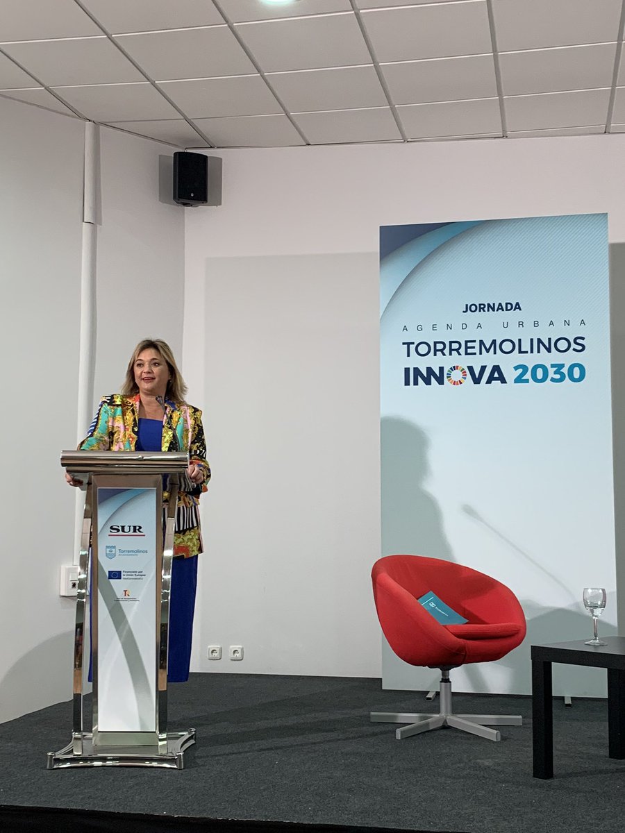 Asístiendo al foro del <a href="/DiarioSUR/">SUR. El periódico de Málaga</a> sobre la Agenda Urbana Innova 2030 de #Torremolinos. Nuestra alcaldesa  <a href="/margadcm/">Marga</a> hablando de esta necesaria posición de Torremolinos con vista a un mejor desarrollo de la ciudad de cara un futuro junto con mi compañera <a href="/GloriaManoja/">Gloria Manoja</a> y su equipo.