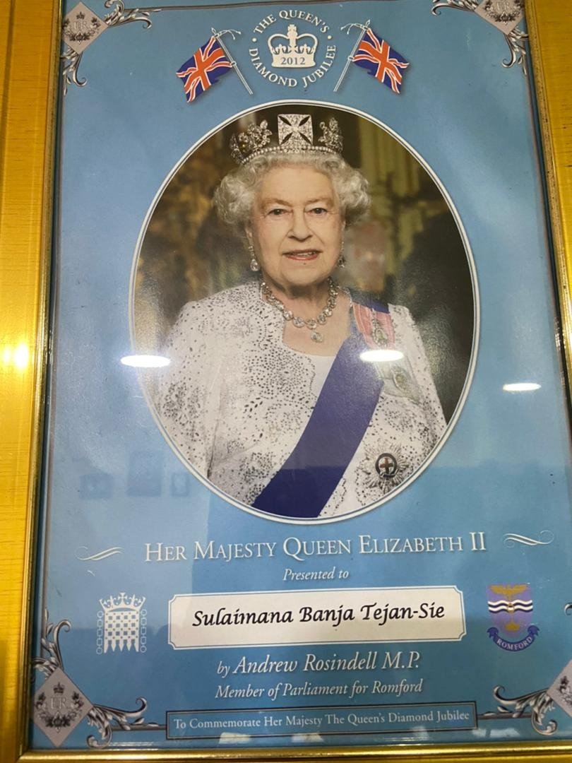 tejan_sie's tweet photo. The passing away of Queen Elizabeth II marks the end of a remarkable era of serenity and stability not only for the realm and the commonwealth but the world at large.

May her legacy of mutual love, respect and unity endureth forever . Rest in Peace our Queen of true distinction. https://t.co/xoUAYWf6xs