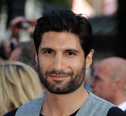 SchlockHorror's tweet photo. Yeah, #KayvanNovak who plays Nandor on #WhatWeDoInShadows is so fucking sexy and he is now my new crush. I’m not a fan of long hair, but he’s doing things for me in this show. It may also be the cute accent that he puts on. #Horror #Comedy https://t.co/9wnLP47nDf