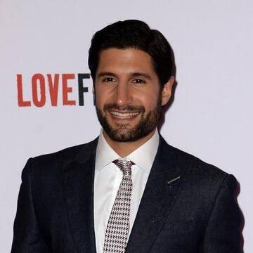 SchlockHorror's tweet photo. Yeah, #KayvanNovak who plays Nandor on #WhatWeDoInShadows is so fucking sexy and he is now my new crush. I’m not a fan of long hair, but he’s doing things for me in this show. It may also be the cute accent that he puts on. #Horror #Comedy https://t.co/9wnLP47nDf