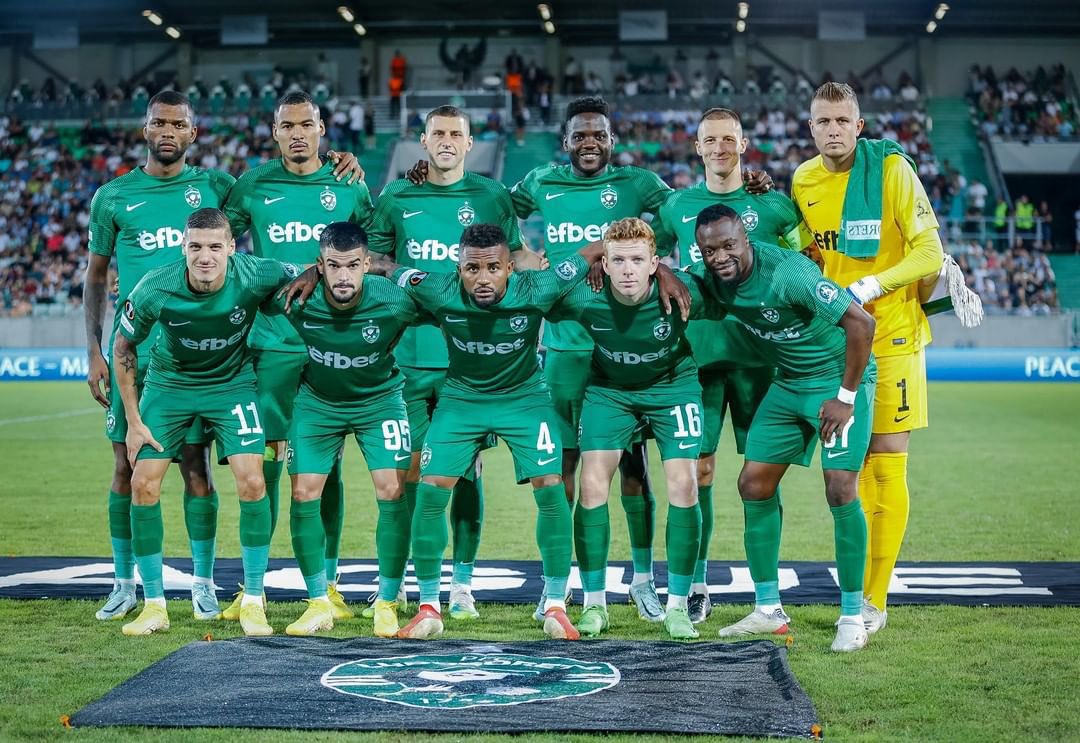 igorth01's tweet photo. Glória e a honra seja dada a ti senhor Jesus!!! Meu primeiro jogo na Europa League e com vitória, mamãe falei que conseguiria… 💚🦅😍🙏🏿 https://t.co/8PsGFsZASh