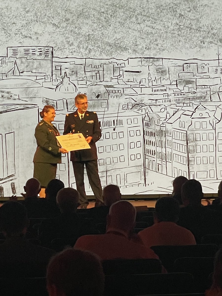We have an other prize to award! The William S. Bainbridge Prize goes to… Colonel Carla Maria Clausi and colleagues. Congratulations! #ICMM2022