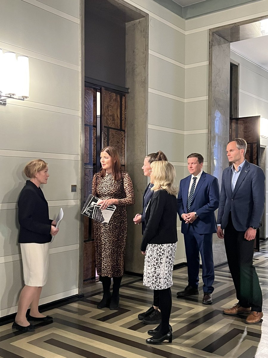 Jätimme välikysymyksen vanhustenhuollon kriisitymisestä. Yhä useampi vanhus jää vaille välttämätöntä huolenpitoa. Tilanne epäinhimillinen. Yhteiskuntaa koettelee nyt moni kriisi, mutta ratkaisuja ei voi enää lykätä eteenpäin #kokoomus <a href="/KDpuolue/">Kristillisdemokraatit | KD</a> <a href="/PS_ekryhma/">PS:n eduskuntaryhmä</a> sttinfo.fi/tiedote/opposi…