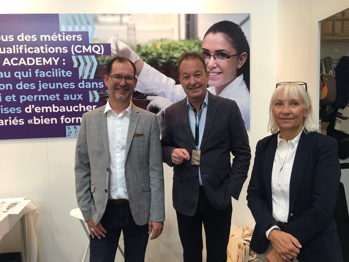 Rencontre  Stand <a href="/universitereims/">Université de Reims Champagne-Ardenne</a>   @ <a href="/foiredechalons/">Foire de Châlons</a> avec les collègues du service formation continue -Faculté de Sciences économie et de gestion <a href="/JeremyMauuarin/">Jérémy MAUUARIN</a>