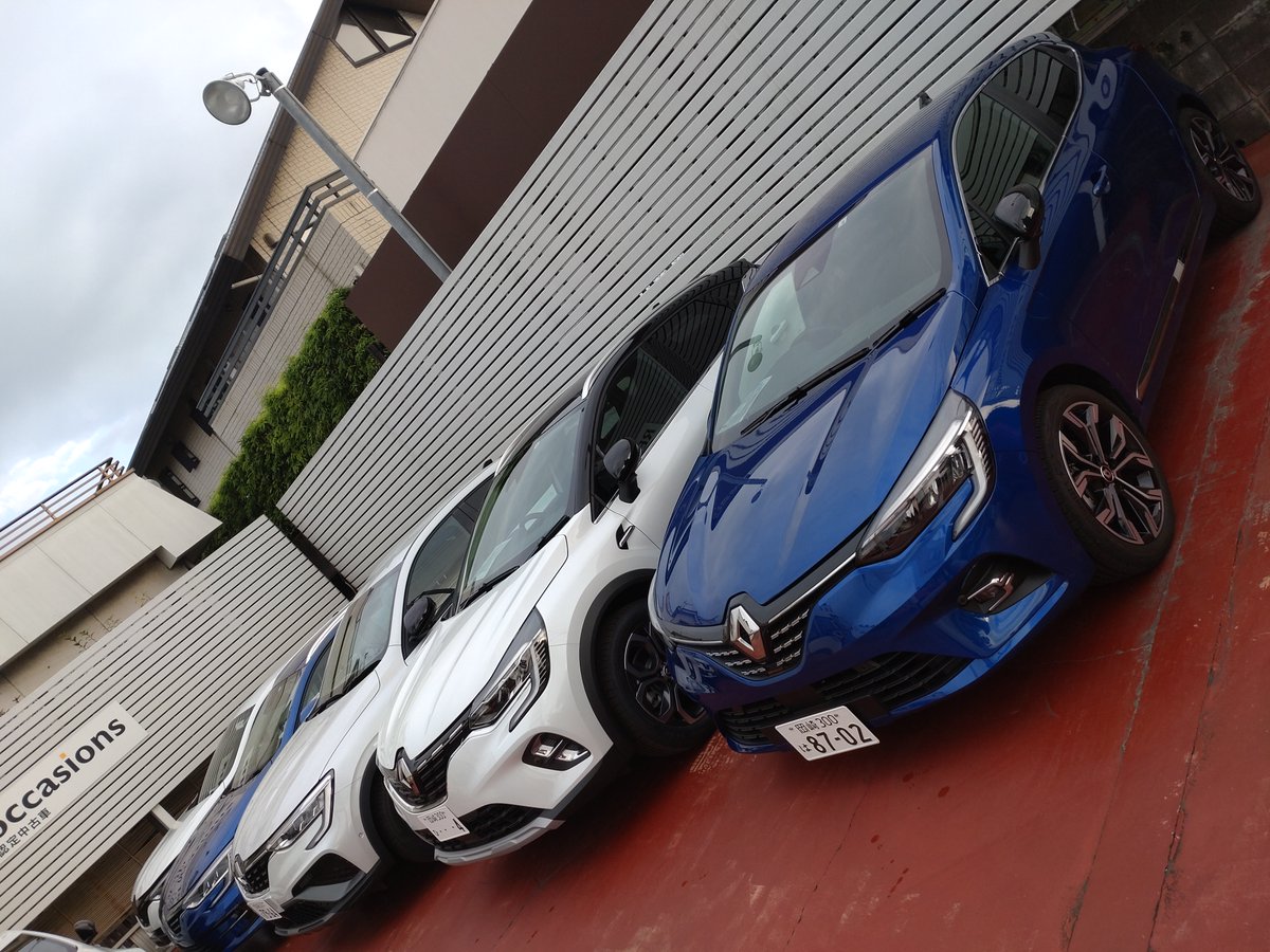 renault_okazaki's tweet photo. 【CAPTUR E-TECH HYBRID Debut Fair】今週末は全国統一展示会。来場記念品はカーグラE-ETCH特集記事抜粋版。読み応えある！
その他全車試乗車アリ。(土)だけメガーヌR.S.はしなやかサスのEDC、トロフィ6MTはルノー豊川です。毎週末大混雑しますので予約優先、当日空き時間は📞にてご確認下さい。 https://t.co/tnUned97u3