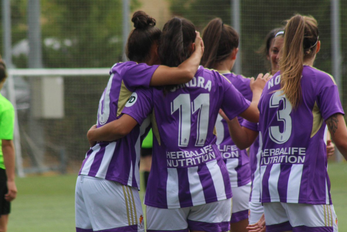 RVfemenino's tweet photo. 🎯💜 La felicidad compartida del primer gol con la blanquivioleta 

@sandraluengo1 

#pucela #RVSimancas https://t.co/WmzaPODKQA