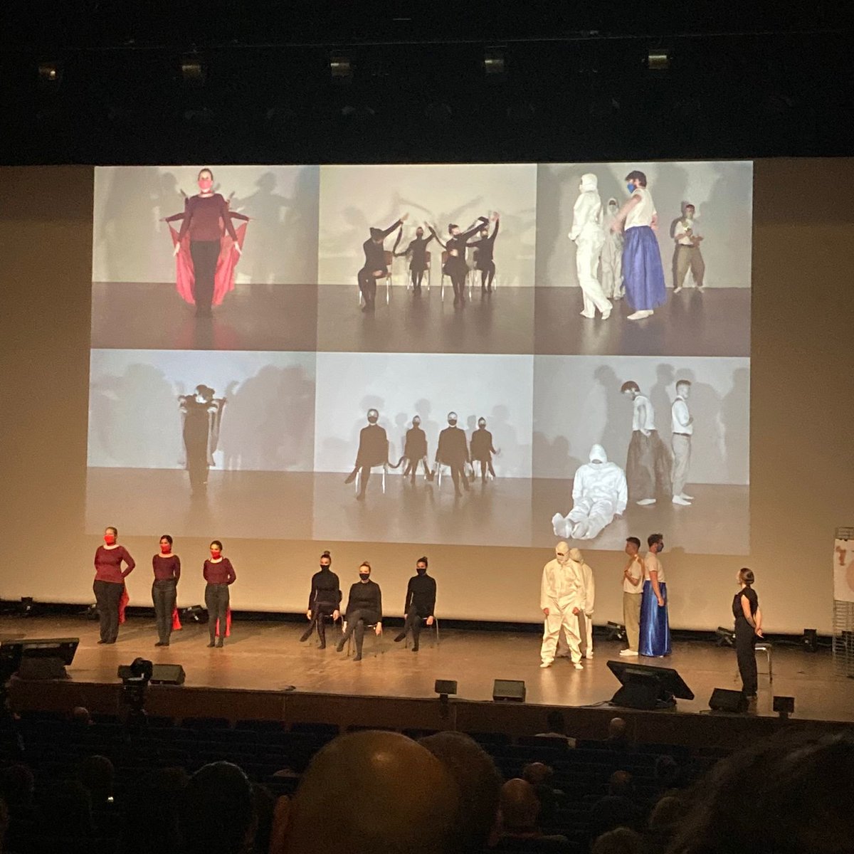 Our #Danceyourphd project took a new dimension on the stage of Palais des congrès de Bordeaux for the #ESB2022 opening ceremony ! 
Many thanks to the organizers @ESB_2022  for the opportunity and to <a href="/bohannon_bot/">John Bohannon</a> for the inspiration!
#bordeauxmaville #SciComm