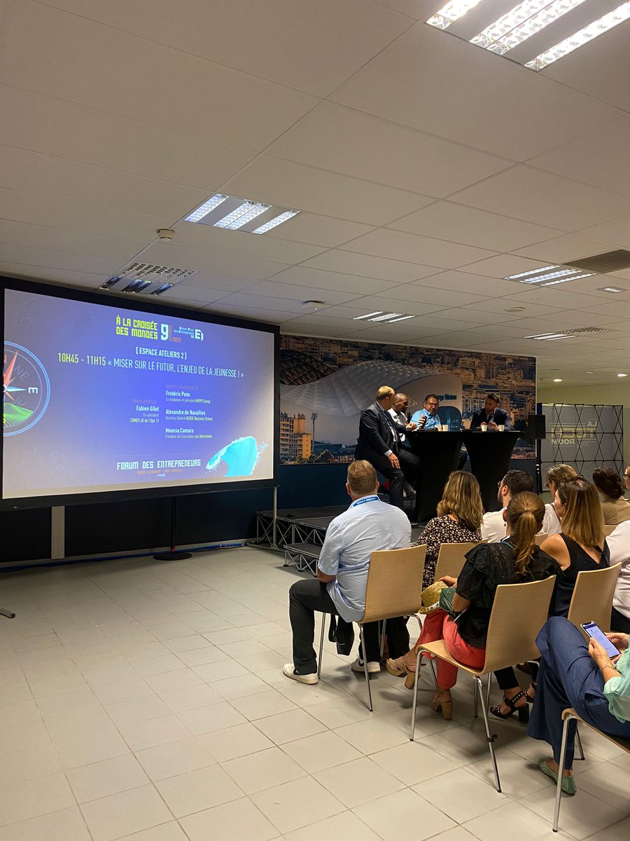 UPE13_'s tweet photo. 📷 #FDE2022 • #At08 "Miser sur le futur, l'enjeu de la jeunesse !". La jeune génération insuffle une nouvelle approche.🎙️Atelier animé par @Gilotfabien1, pst #COMEX40 Upe 13, aux côtés de @mousscama (@LesDetermines), @ponsfre (@HoppsGroup) @A_deNavailles (@KedgeBS). 👌 https://t.co/m5AnnOA84s