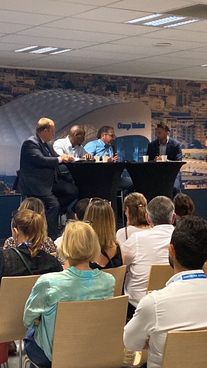 UPE13_'s tweet photo. 📷 #FDE2022 • #At08 "Miser sur le futur, l'enjeu de la jeunesse !". La jeune génération insuffle une nouvelle approche.🎙️Atelier animé par @Gilotfabien1, pst #COMEX40 Upe 13, aux côtés de @mousscama (@LesDetermines), @ponsfre (@HoppsGroup) @A_deNavailles (@KedgeBS). 👌 https://t.co/m5AnnOA84s
