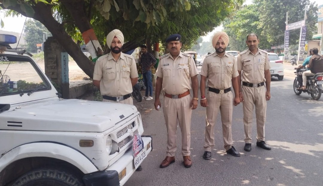 PoliceYnr's tweet photo. ADGP श्रीकांत जाधव के निर्देशनुसार जिला में वीरवार को 2 बजे से शाम 6 तक सीलिंग प्लान के तहत की गई नाकाबंदी। 36 नाकों व 10 चेकिंग पार्टियों ने 1780 संदिग्ध वाहनों की जांच की। 196 वाहनों के किए चालान व 15 इम्पाउंड किये।
@police_haryana 
@DGPHaryana 
@AmbalaIgp https://t.co/tYikMGEBO1