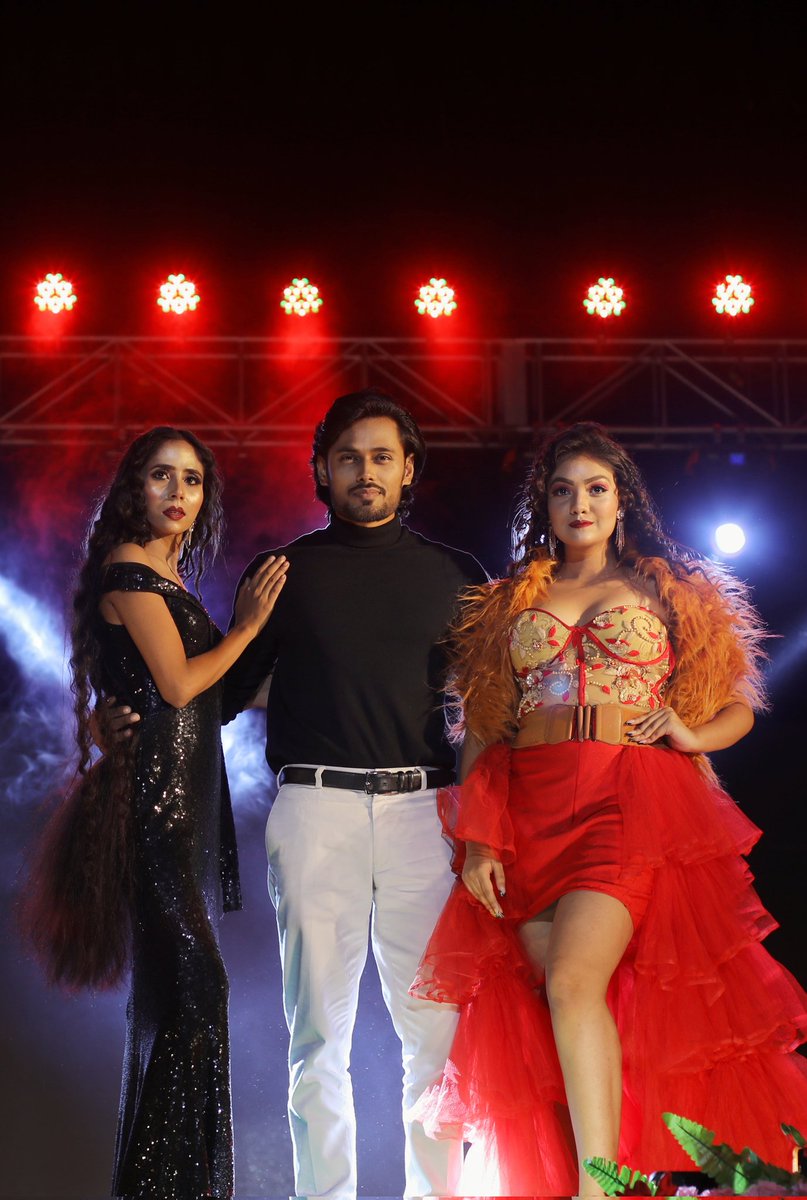 ftbasirkhan's tweet photo. Inflame of Bengal Star

Organized by Prabir Pramanik 
I'm honored to be a part of this show ..Thank you so much team Prabir  Dance Academy  Arjuma Sultana....lots of love...💟

#basirkhan #bkmodellingstudio #bkstudio #gratitude #girls #event #fashionshow #Queen https://t.co/GydSP3gN7q