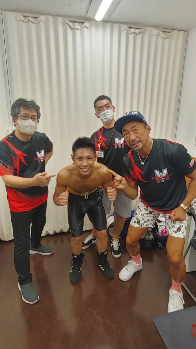 内山、1ラウンドKO勝ち！
デビュー戦は神戸でKO負けでキャリアスタート。
迎えた2戦目、ガンガン行くしかないと最初から飛ばして勝てました！

続けてれば良いことがある。

相手に勝つのはもちろんだけど、弱い自分の心との戦いに勝てた事がなりよりです❗