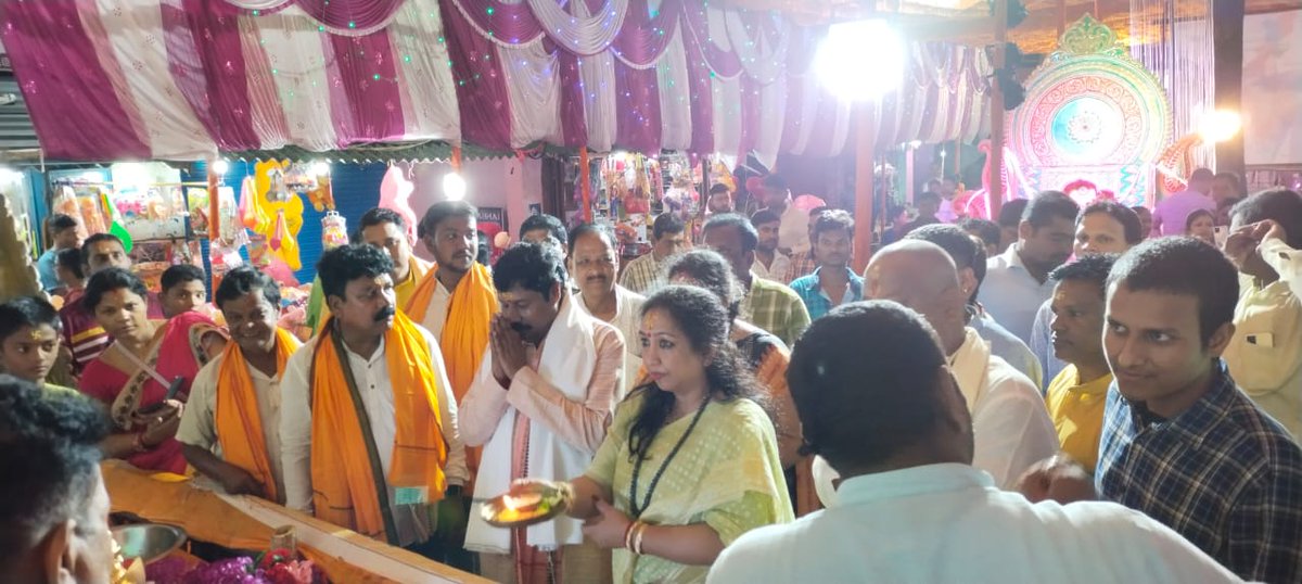 sikhar_naik's tweet photo. ତାଳଚେରର ପ୍ରସିଦ୍ଧ ଗଣେଶ ପୂଜା ଅବସରରେ କେନ୍ଦ୍ର ମନ୍ତ୍ରୀ ଧର୍ମେନ୍ଦ୍ର ପ୍ରଧାନ ଙ୍କ ଧର୍ମପତ୍ନୀ #ବିକାଶ__ଟ୍ରଷ୍ଟର ଅଧ୍ୟକ୍ଷା ତଥା #PMIT ର ଚେୟାରମ୍ୟାନ୍ #ଶ୍ରୀମତୀ #Mridula_Thakur ଙ୍କ ରାଜ୍ୟ ସମ୍ପାଦକ #କାଳନ୍ଦୀ_ସାମଲ ବରିଷ୍ଠ ନେତା #ଯଯାତି ପଟ୍ଟନାୟକ ଯୁବନେତା ତଥା ସମାଜସେବି #ବିଭୁତି_ସାହୂ ଯୁବନେତା #ମନୋଜ_ପ୍ରଧାନ https://t.co/wBS2joqsAO
