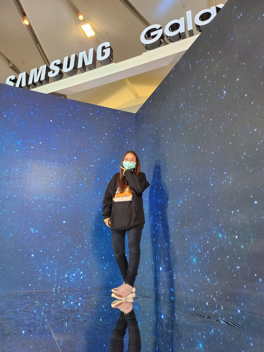 Ohmnnnsuperb's tweet photo. ขอให้แขได้เข้างานด้วยเถอะ
🧡💙 #GalaxyZFlip4 #FlexEveryAngle #MchoicexSamsung https://t.co/rQnXM9lKQg